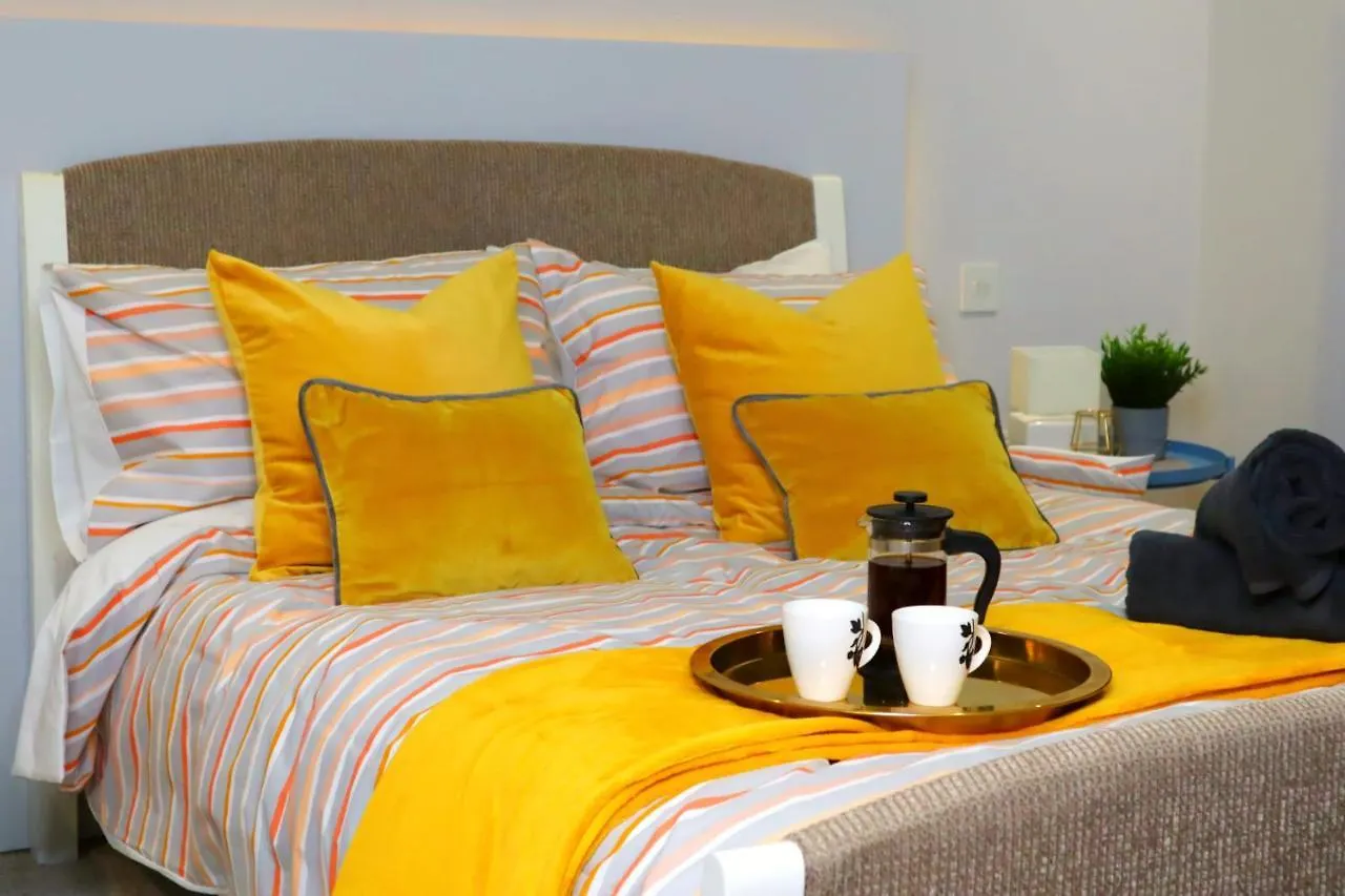 Urban Chic: Trendy 2-Bedroom with Smart Amenities Bournemouth 0*,  United Kingdom