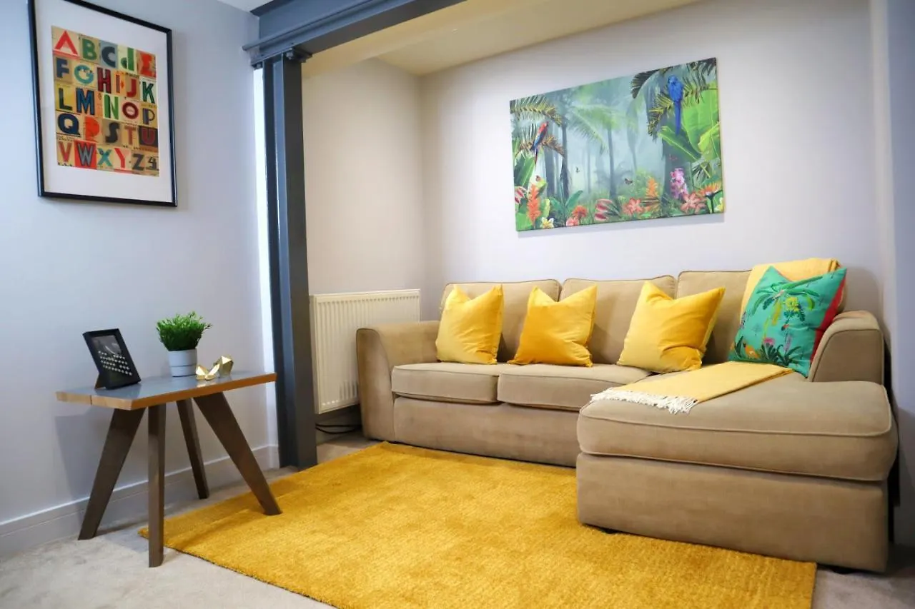 Apartment Urban Chic: Trendy 2-Bedroom with Smart Amenities Bournemouth United Kingdom