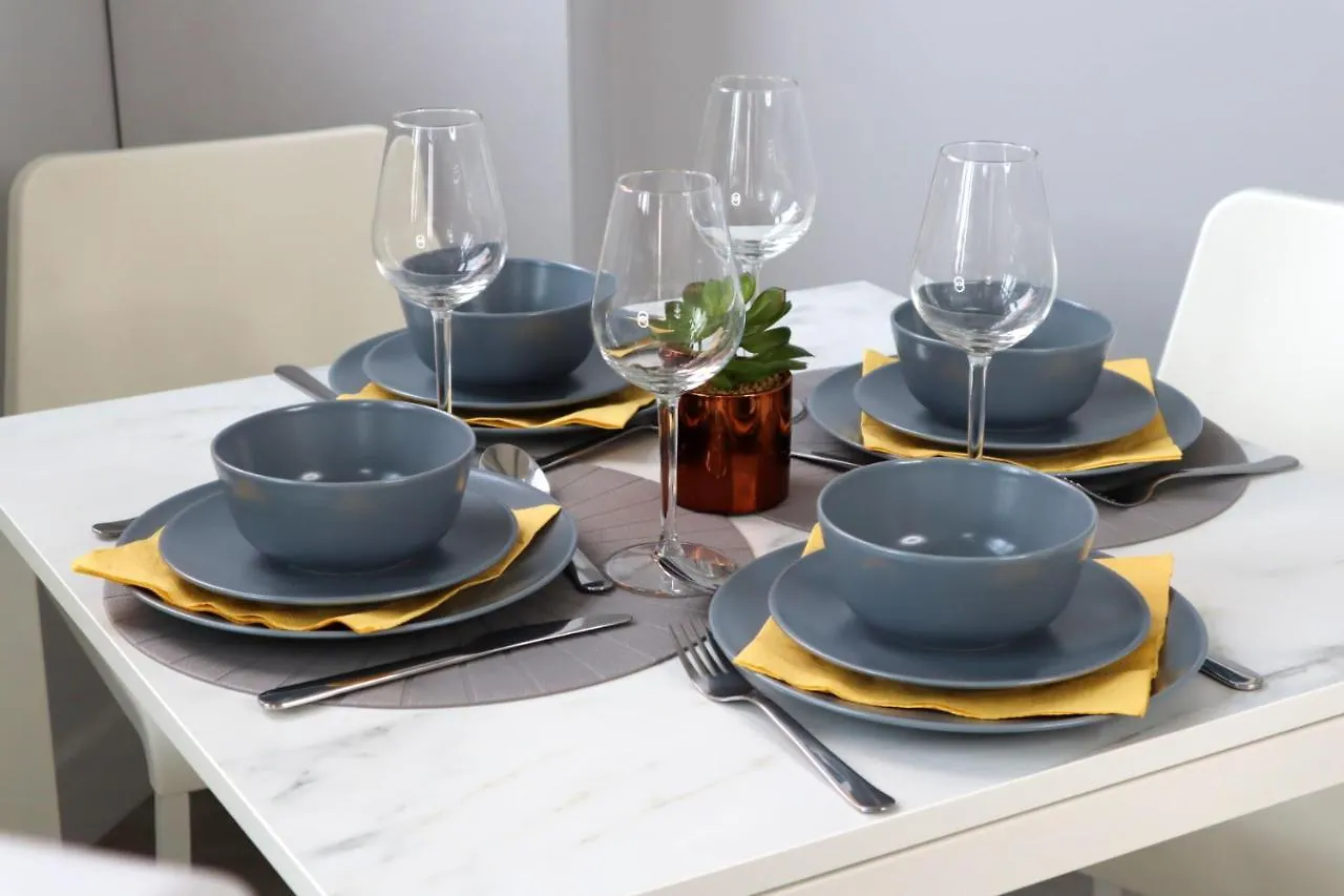 Urban Chic: Trendy 2-Bedroom with Smart Amenities Bournemouth